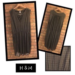 ⚠️LAST CALL⚠️ H&M | B&W Tie Neck Dress | L